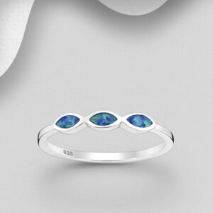 Bague en argent 925ème ornée d'opales bleu ciel